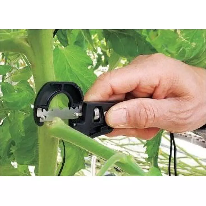 TAKIGEN Leaf Cutter with 10 Spare Blades for Leaf Raking and Harvesting, CP-638-1