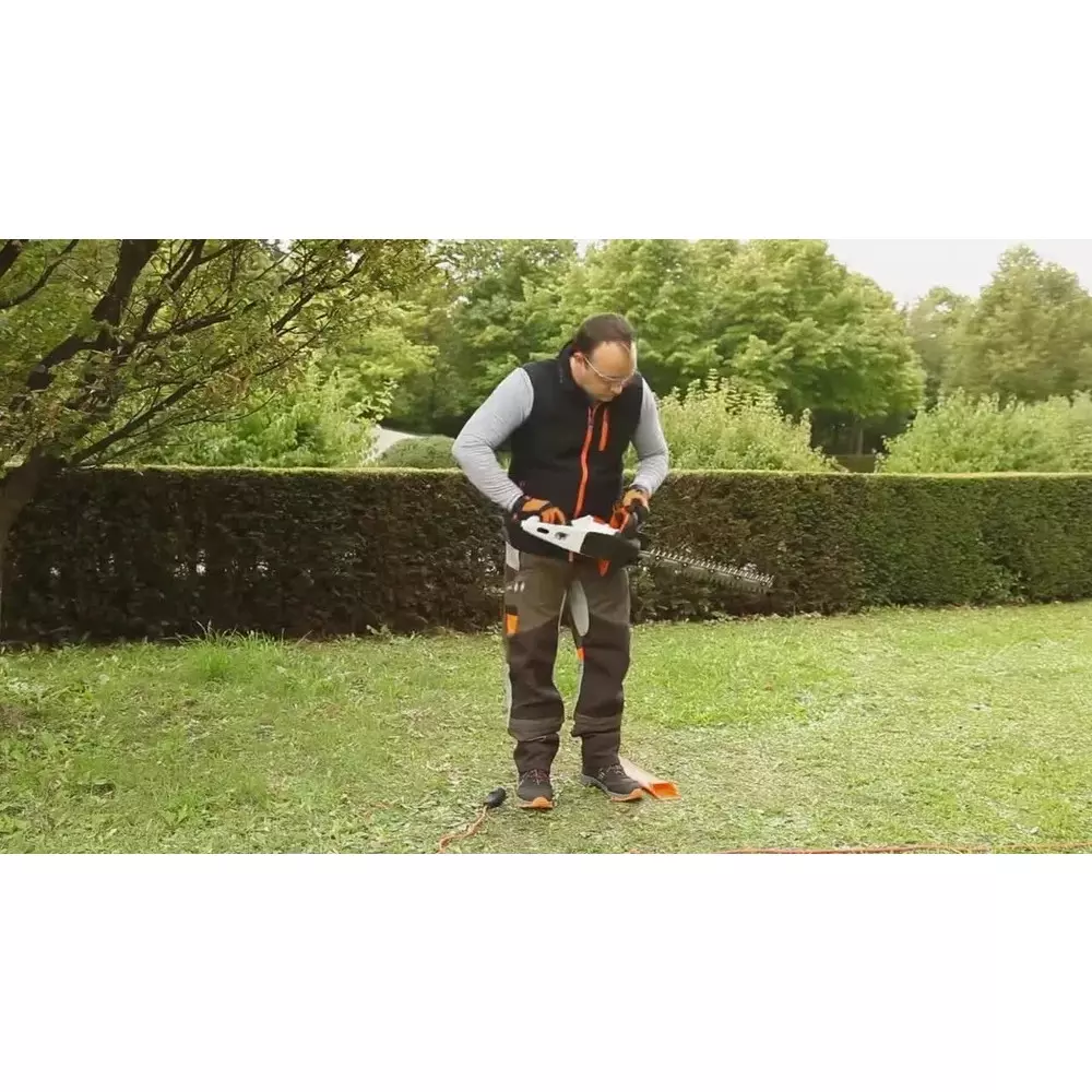 stihl-420-w-electric-hedge-trimmer-18-inch-45-cm-blade-length-and-450-mm-cutting-capacity-hse-42