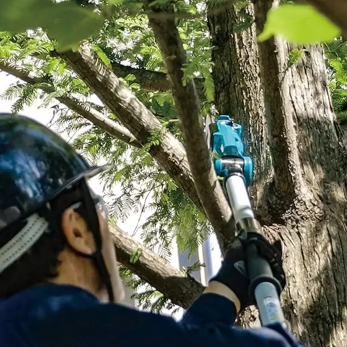 Makita 18 V Cordless Pole Saw 20 cm Bar Length and 55 ml Tank Capacity, DUA200Z (Without Battery and Charger)