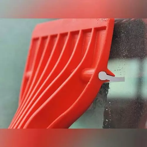 wolf-garten-ice-scraper-red-color-plastic-body-and-10-cm-working-width-71aqa003650