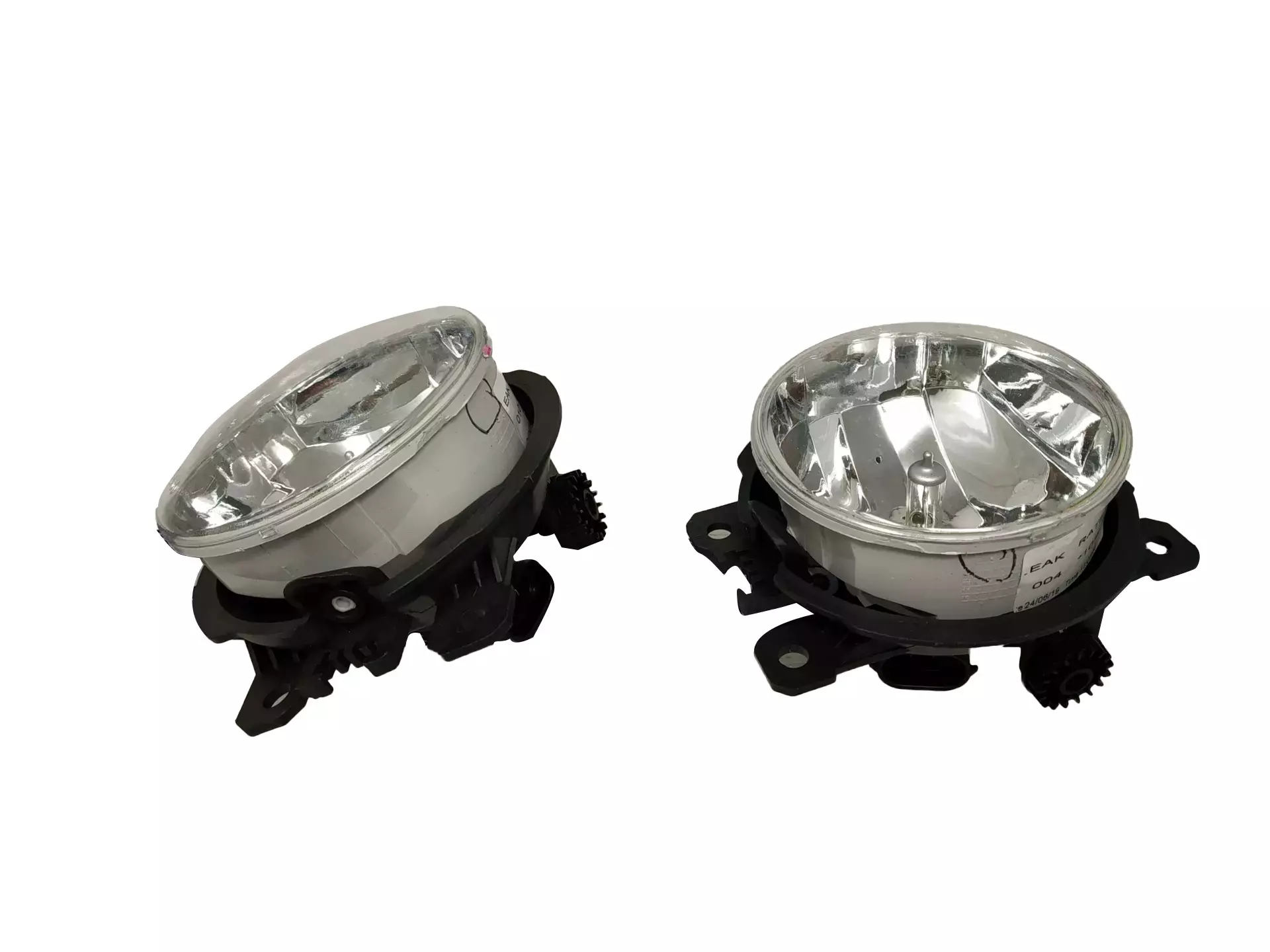 Buy Lumax 015FFLNXONSET Fog Lamp with Bulb for Tata Nexon Online in