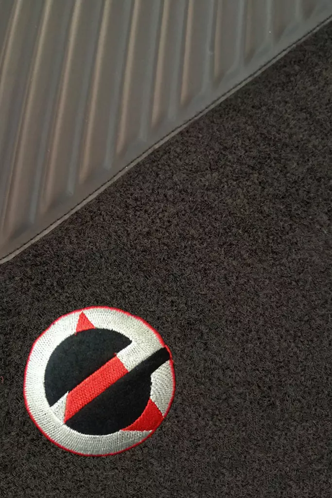 Elegant Duo Black And Orange Carpet Car Mat Compatible With Renault Duster