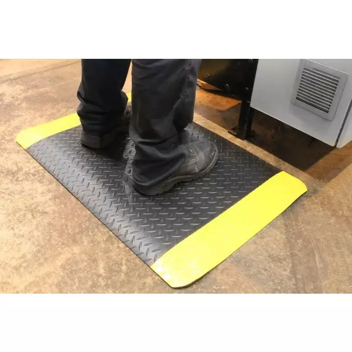 Coba Europe Deckplate Vinyl Anti-Fatigue Mat 0.9 mx1.5 mx15 mm, SD010702