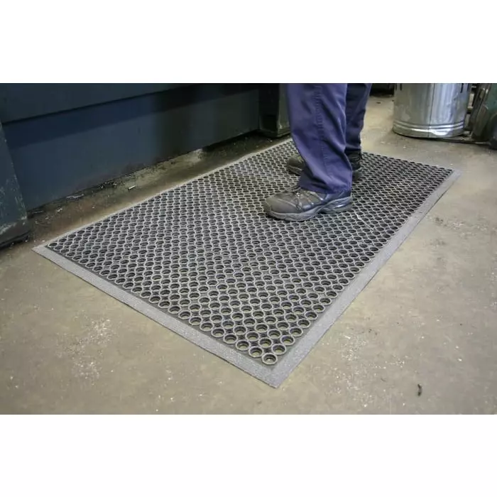 Coba Europe High Duty Grit Nitrile Rubber Walkway Mat 0.9mx1.5mx13 mm, HI010001G
