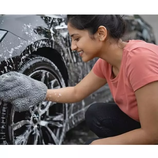 motosol-microfiber-wash-mitt-scratch-free-ultra-soft-high-absorbency-for-cars-suvs-bikes