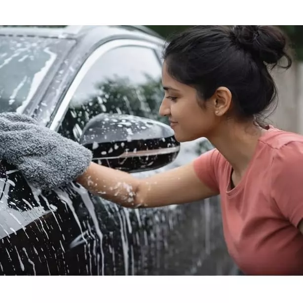 motosol-microfiber-wash-mitt-scratch-free-ultra-soft-high-absorbency-for-cars-suvs-bikes