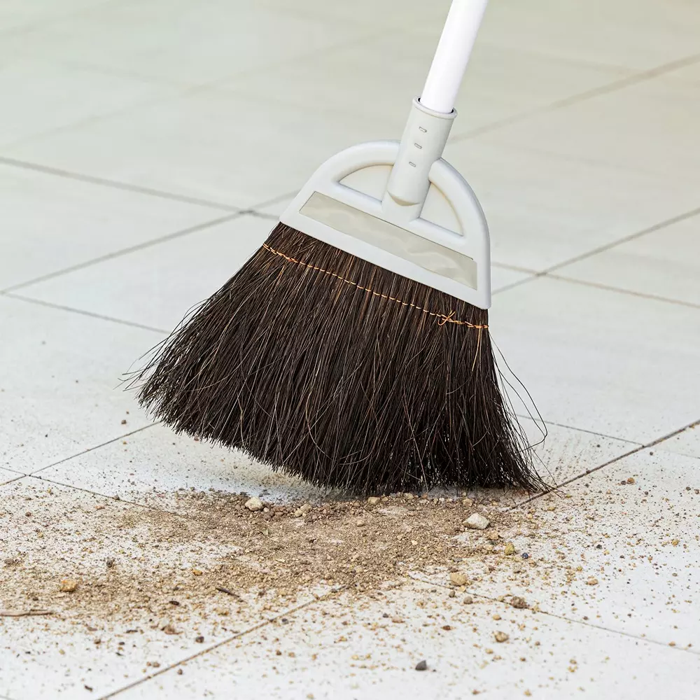 monotaro-black-fern-broom-with-long-handle-gray-27-mm-length-13167790