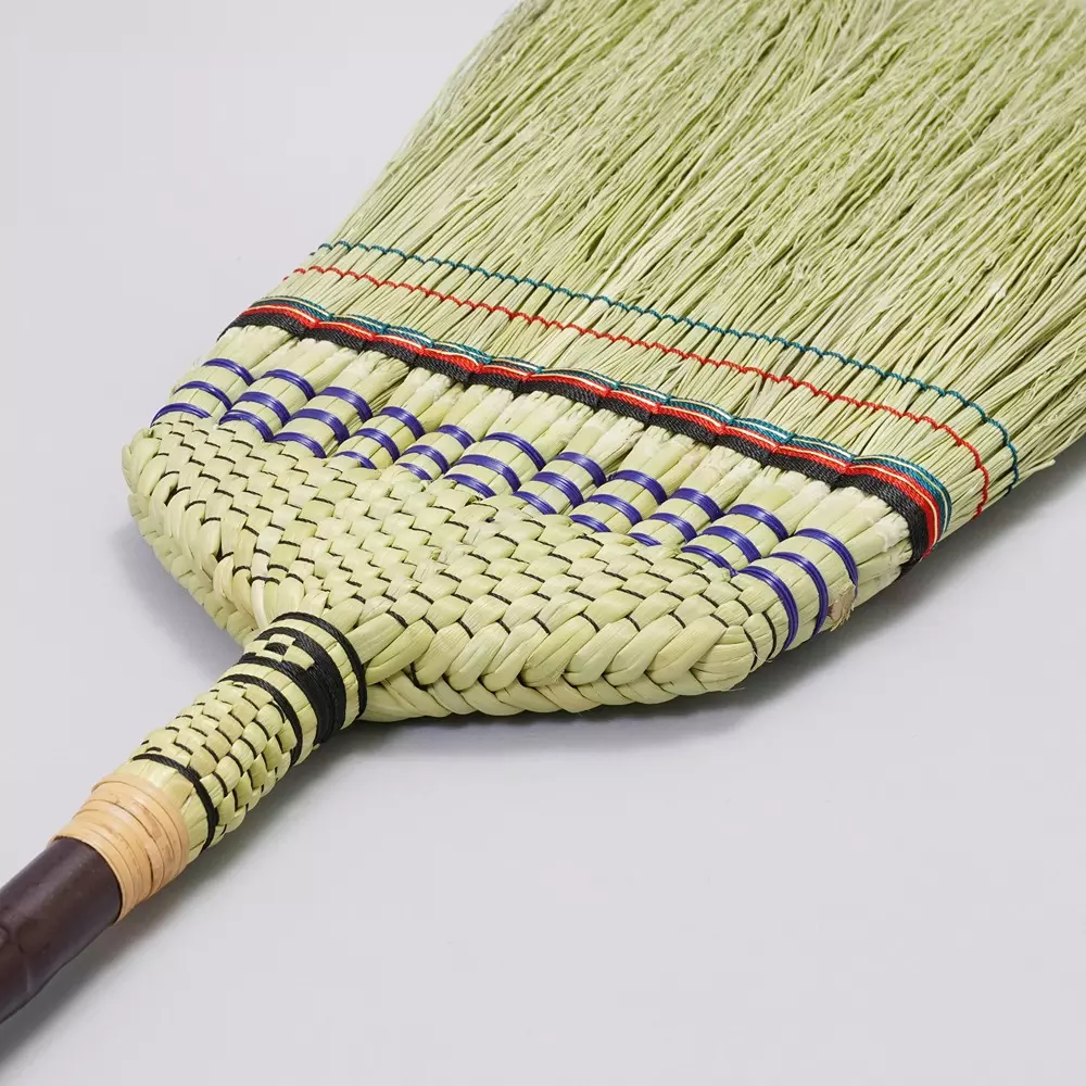monotaro-tatami-room-broom-hand-woven-with-11-balls-of-thread-long-handle-83513327