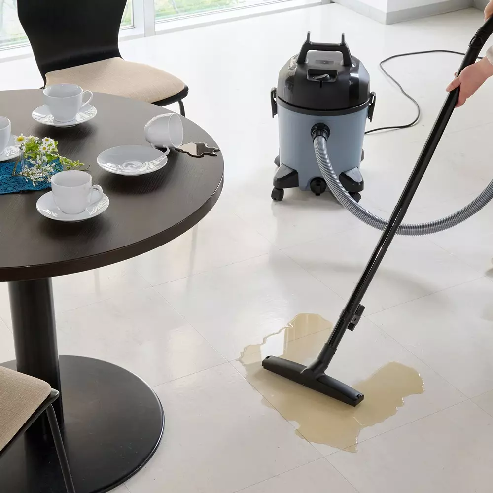 monotaro-wetdry-vacuum-cleaner-with-convenient-cord-storage-hw67-20