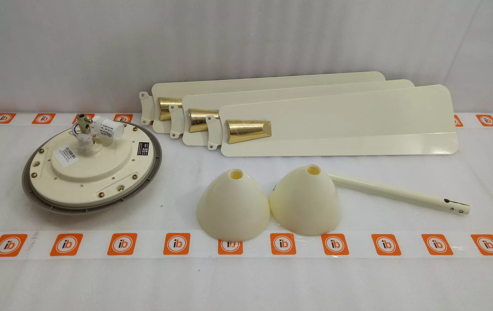 crompton-aura-1200-mm-3-blades-ivory-high-speed-ceiling-fan