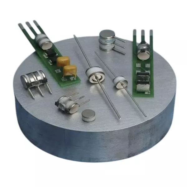 Littelfuse GTCx3-R Series Gas Discharge Tubes 3 Electrode 5 kA 600 V SMD/SMT Termination Style 5x7.6 mm, GTCS35-601M-R05-2