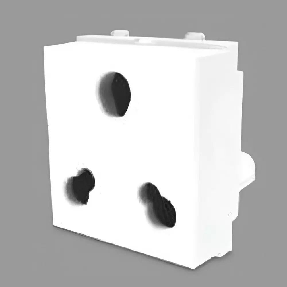 Cona Platinum 3 Pin Universal Raised Socket With Shutter 6/16 A White, 14171
