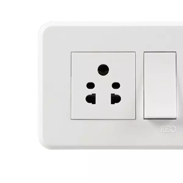 Havells Reo Elegant 4 M White Cover Plate AHRPLCWV04