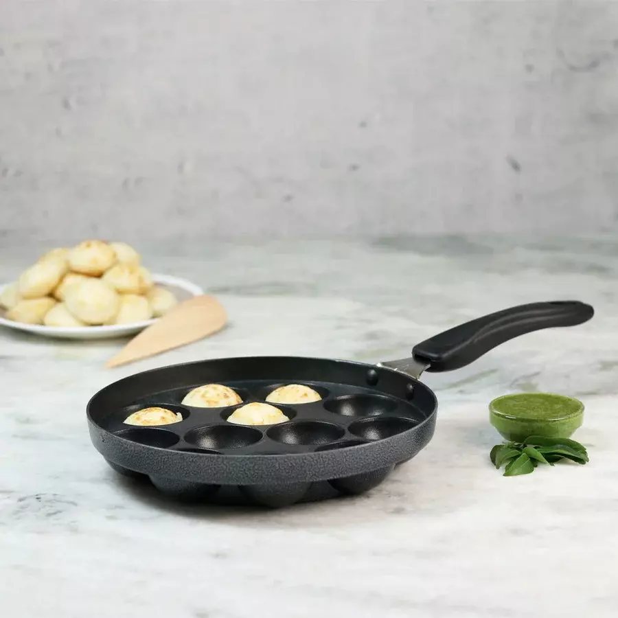 wonderchef-appa-kara-with-12-cavities-20-cm-600-ml-non-stick-pure-virgin-aluminium-black-63151634