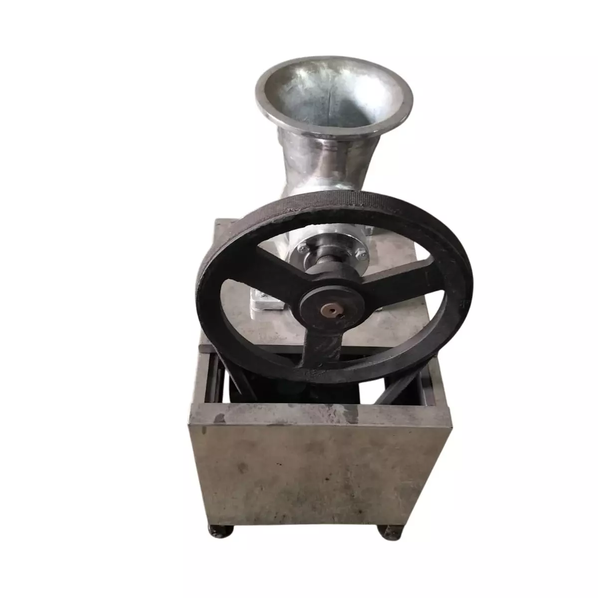 exwell-meat-mincer-stainless-steel-with-1-hp-motor-capacity-150-kgh-no-32