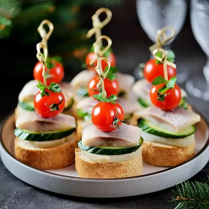 UMBRELLA CORPORATION 80 mm Disposable Bamboo Cocktail Picks Green Color for Parties, Weddings, Events (Pack of 100)