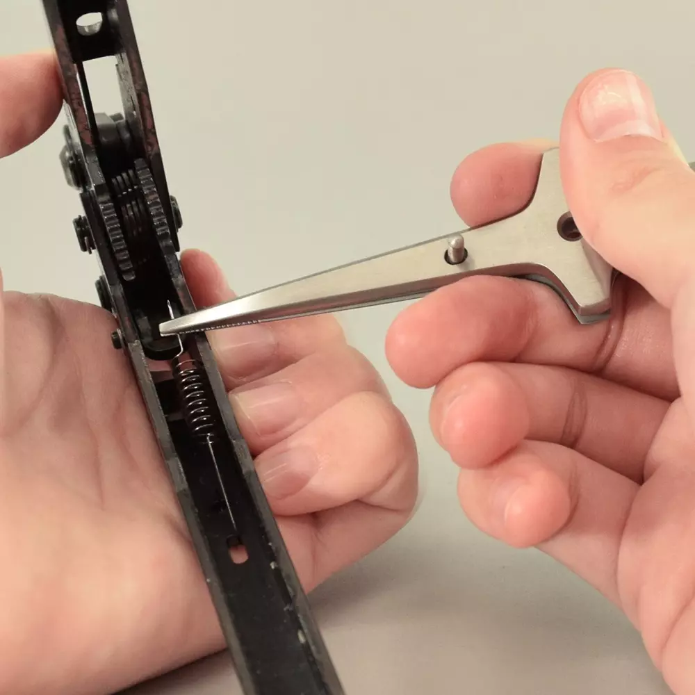 hozan-tweezer-2-mm-tip-width-p-849