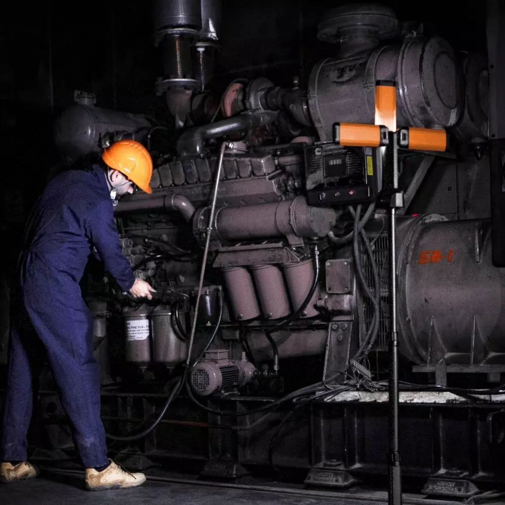 groz-cordless-site-lamp-3-head-design2000-lumen-37-v-4000-mah-360-multi-directional-led685