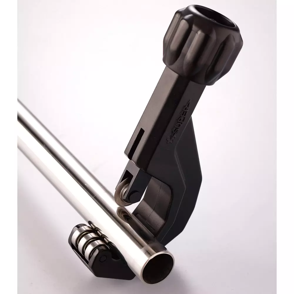 super-tool-black-takumi-bearing-equipped-tube-cutter-tcb107b