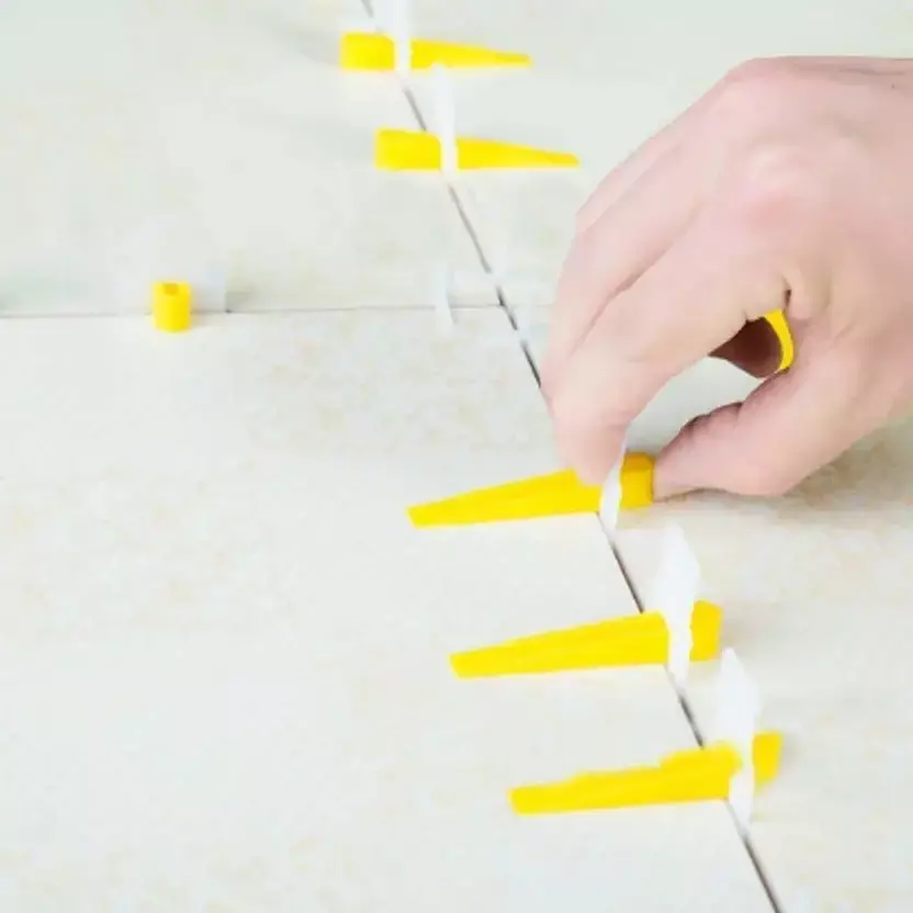 Fairmate New Tile Leveling System 100 Pcs Wedges & 100 Pcs Clips Kit Non Magnetic Plastic 9 cm Length Yellow & White for Home & Professional Use