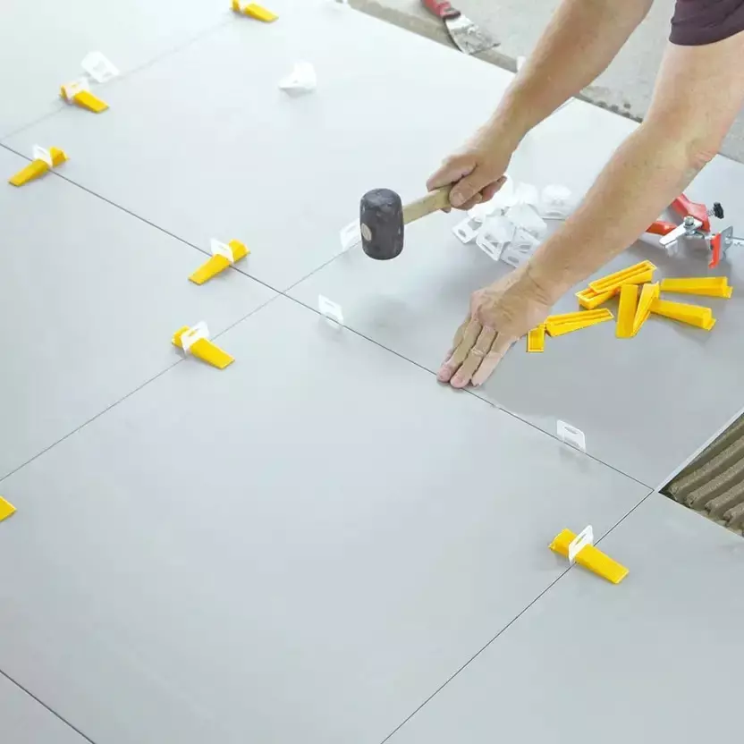 Fairmate New Reusable Leveling  50 Pcs Wedges & 50 Pcs Clip Kit Non Magnetic Plastic 9 cm Length Yellow for Home & Professional Use