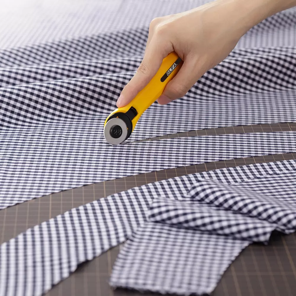 olfa-rotary-cutter-233b