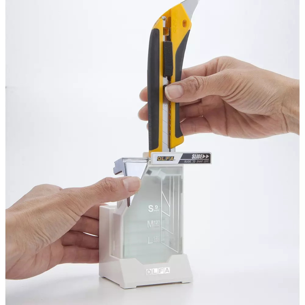 olfa-poki-station-safety-blade-disposal-214b