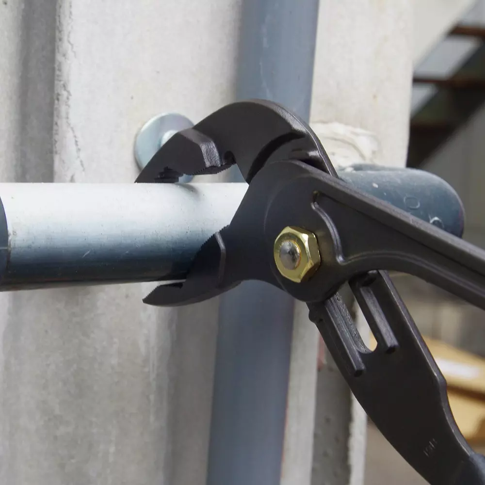 fujiya-ultra-lightweight-waterpump-plier-200-mm-overall-length-130-200-bg