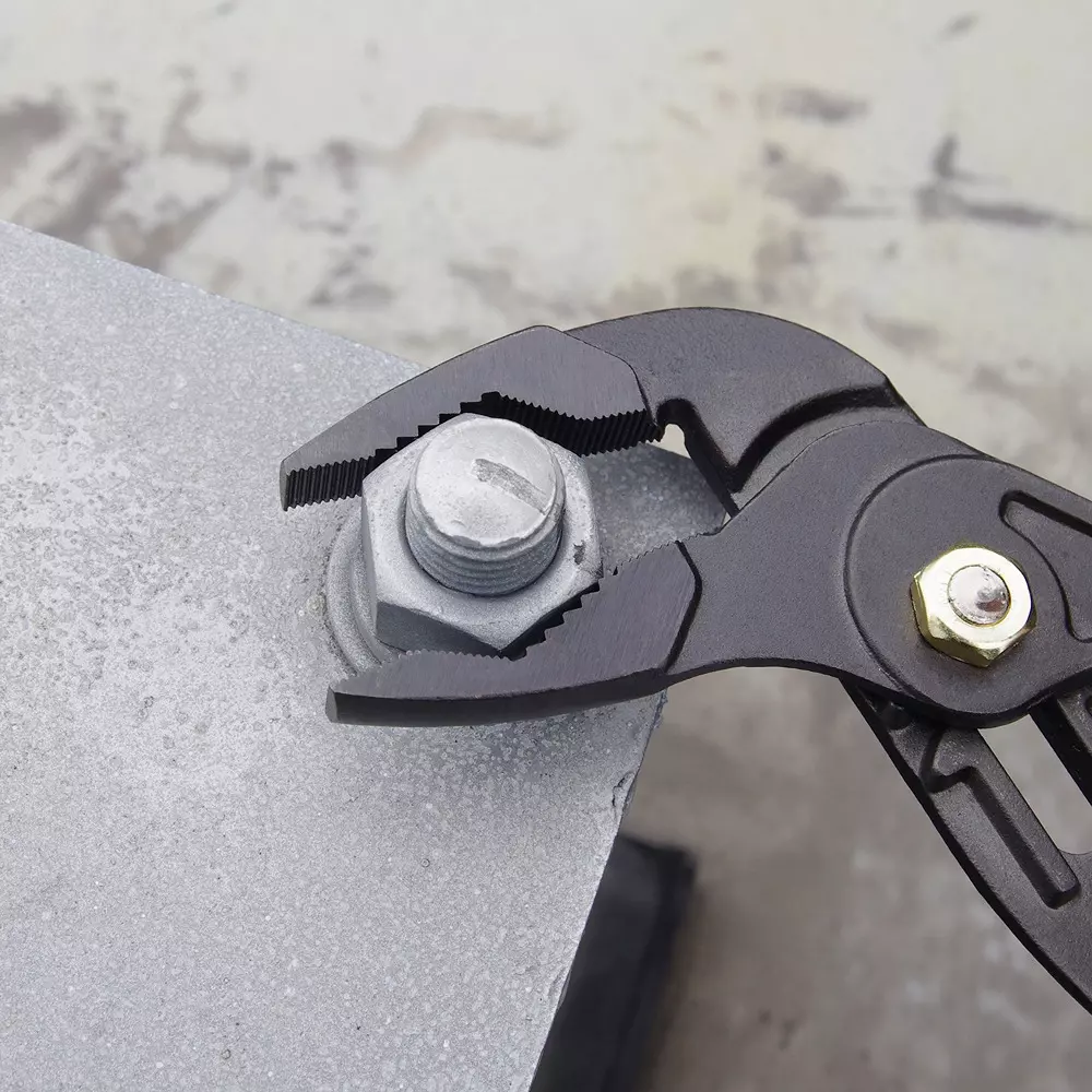 fujiya-ultra-lightweight-waterpump-plier-200-mm-overall-length-130-200-bg