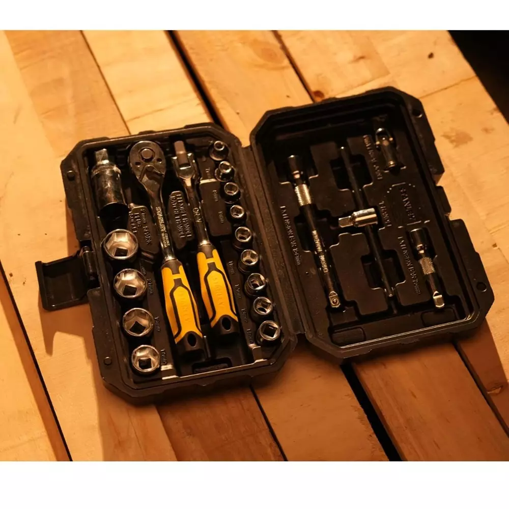 stanley-20-pcs-socket-set-with-ratchet-handle-38-inch-95-mm-square-drive-and-chrome-plated-finish-stmt79056
