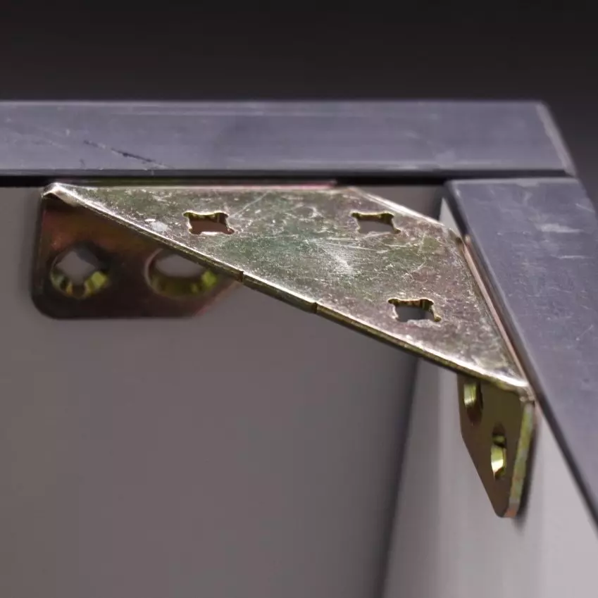 Ebco Multi Corner Bracket Size 49x49x18 mm and Zinc Yellow Finish for All Kind of Furniture Shelving Units, MCB2 (Pack of 1000)