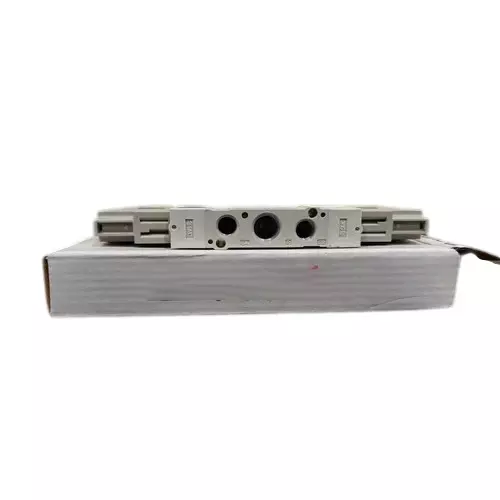SMC Solenoid Valve SY7000 Series Direct Mounting 5 Port and 1/4 inch (6.35 mm) Thread Size, SY7220-5DZ-02