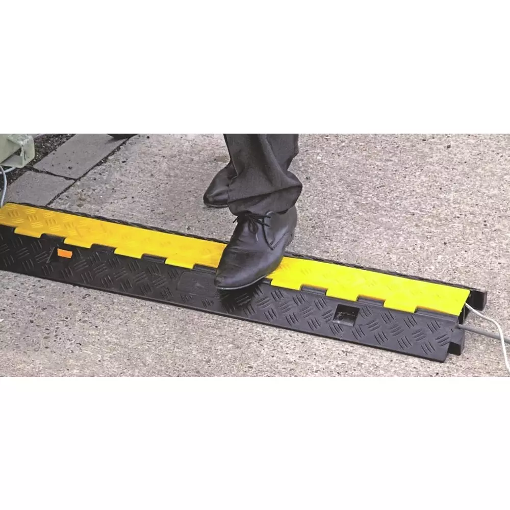 RS PRO Cable Cover Cable Protector 1 mx250 mm HDVCP Rubber Yellow/Black, 8041891