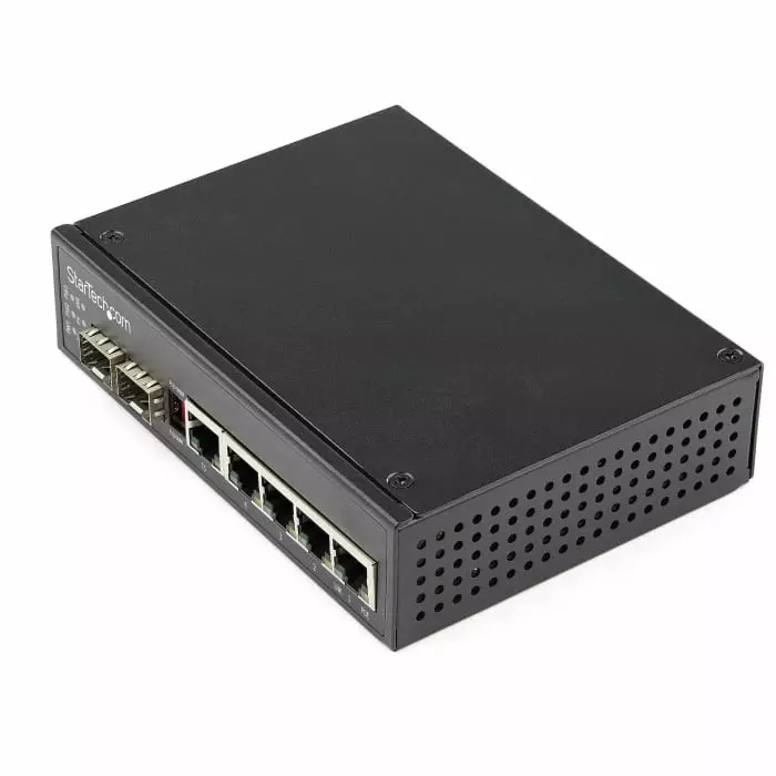 StarTech.com Unmanaged 6 Port Gigabit Switch With PoE, IES1G52UPDIN
