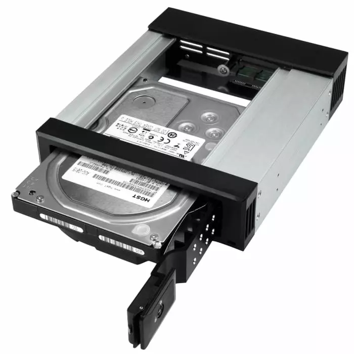 StarTech.com Port 3.5 in SATA/SAS Hard Drive Hot Swap Bay, HSB1SATSASBA