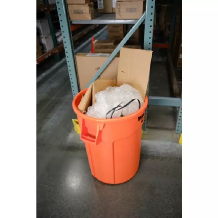 RUBBERMAID Brute Vented 32gal Orange Polypropylene Waste Bin, 2119308