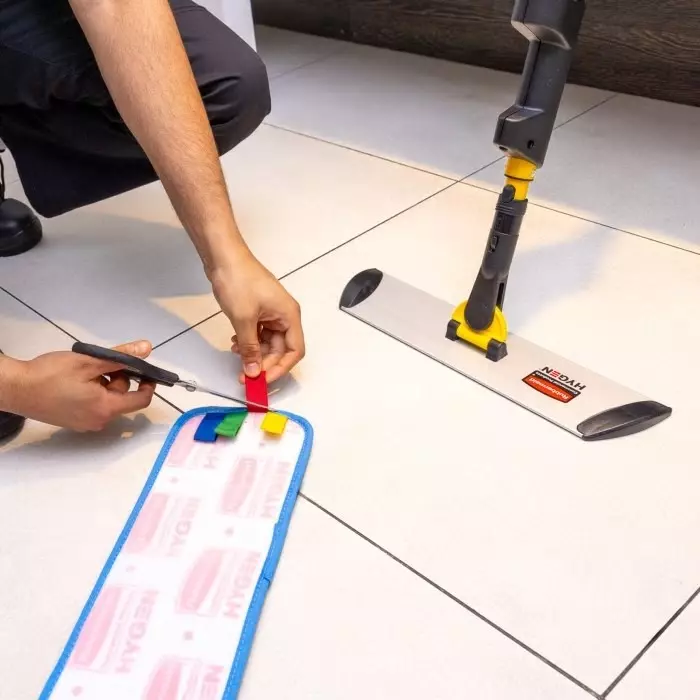 RUBBERMAID Black Yellow Mop Handle 1.42 m for Use with Industry Microfibre Floor Cleaning System, R050669