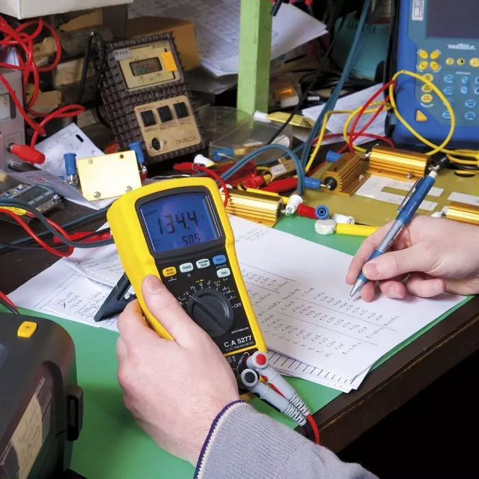 CHAUVIN ARNOUX Handheld Digital Multimeter True RMS 10 A AC 10 A DC 1000 V AC - UKAS Calibrated, P01196777