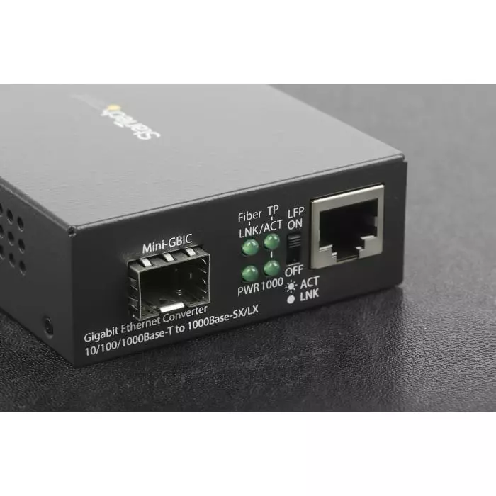 StarTech.com RJ45 SC Media Converter Single Mode 10/100/1000Mbit/s Full Duplex 550m, MCM1110SFP