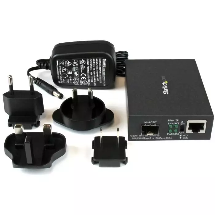 StarTech.com RJ45 SC Media Converter Single Mode 10/100/1000Mbit/s Full Duplex 550m, MCM1110SFP