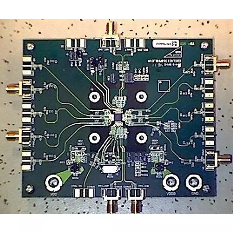 TEXAS INSTRUMENTS Clock Buffer Evaluation Module 200 MHz, CDCLVC1310-EVM