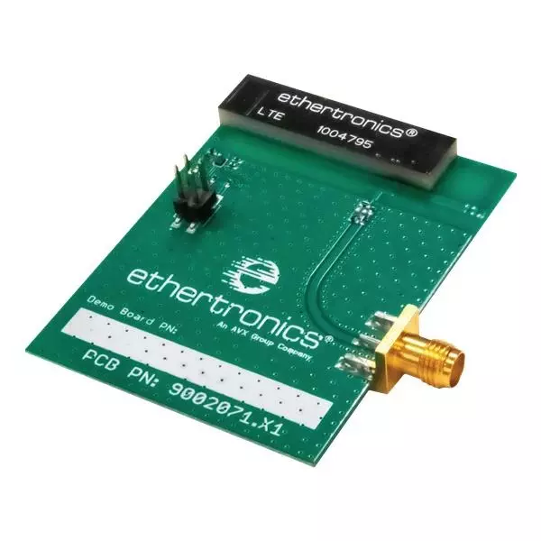KYOCERA AVX Evaluation Board 698 MHz to 960 MHz, 1.71 GHz to 2.17 GHz Frequency, 1004795-EC646-01