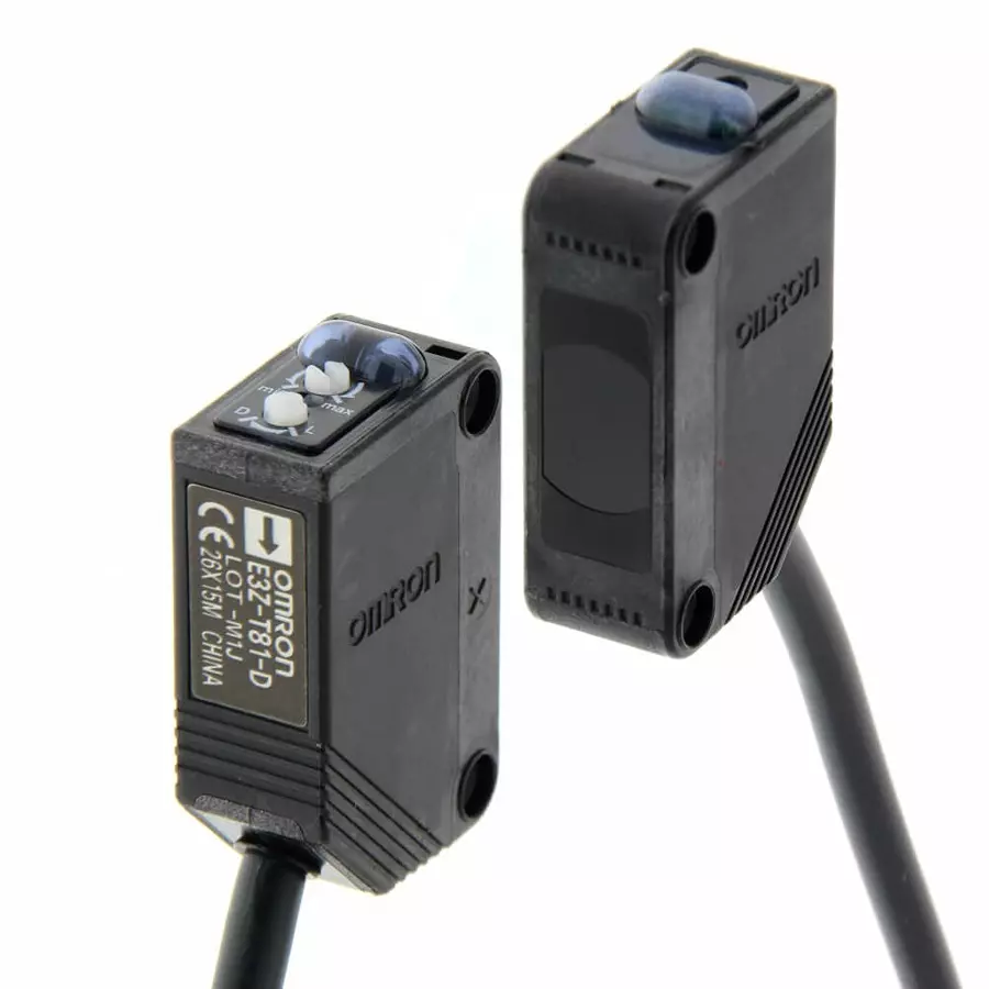 Omron E3Z Photoelectric Sensor with Built-in Amplifier 15 m Sensing Distance PNP, E3Z-T81 5M OMS
