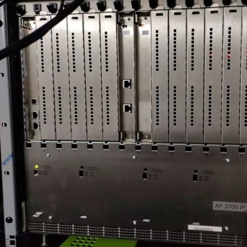 siemens-expansion-box-adds-capacity-for-additional-system-interface-cards-for-hipath-4000-v6--v8-assorted-ap3700-shelf