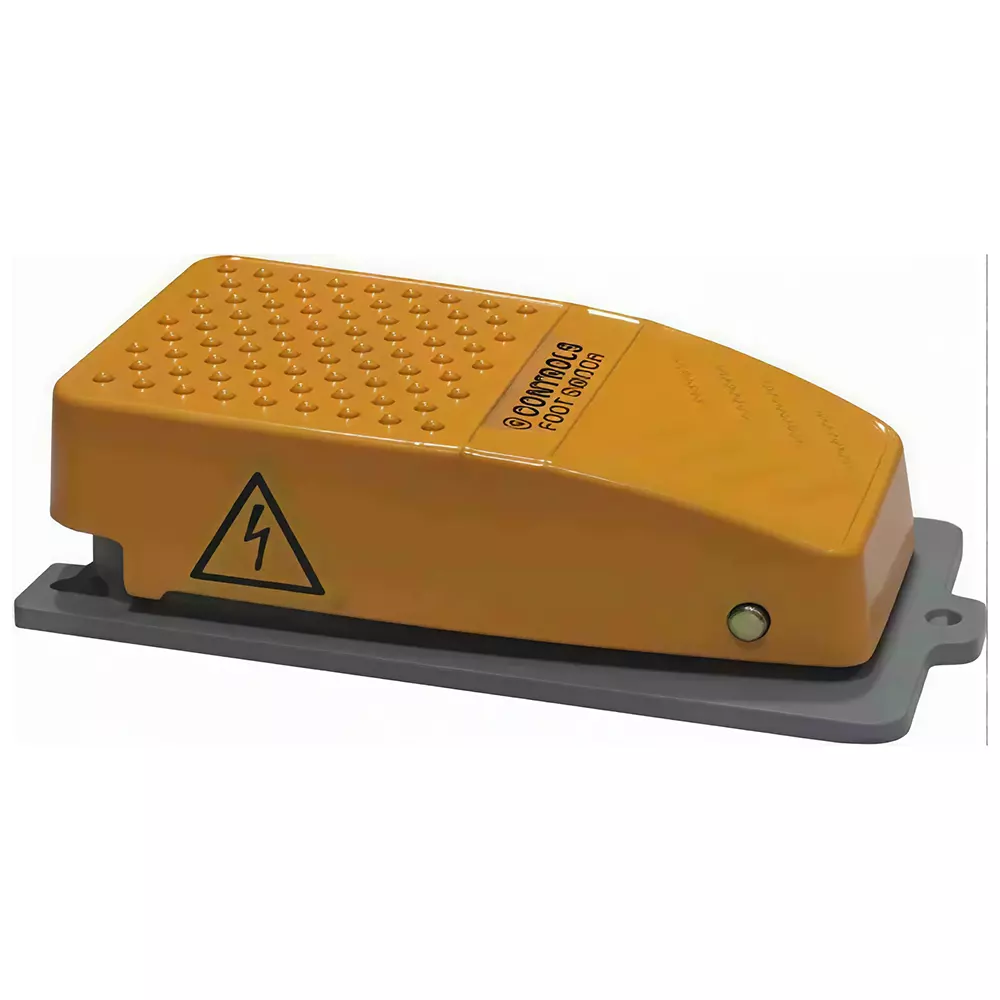 G Controls Foot Switch 220 VAC Rated Voltage & 5 Amp Conventional Thermal Current, FS-2