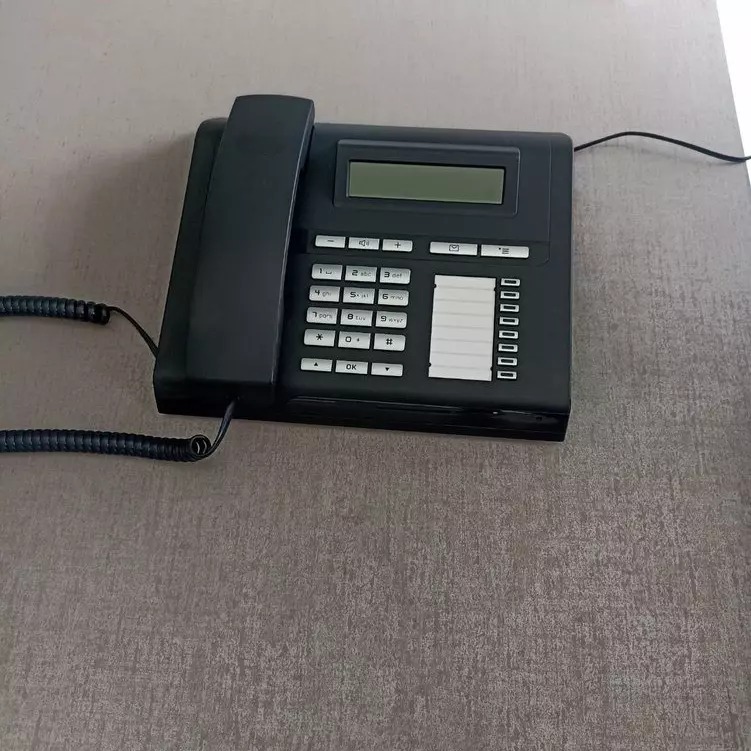 Siemens Digital TDM Phone Black Color with LCD Display and 12 Keys, Unify Openstage 15T
