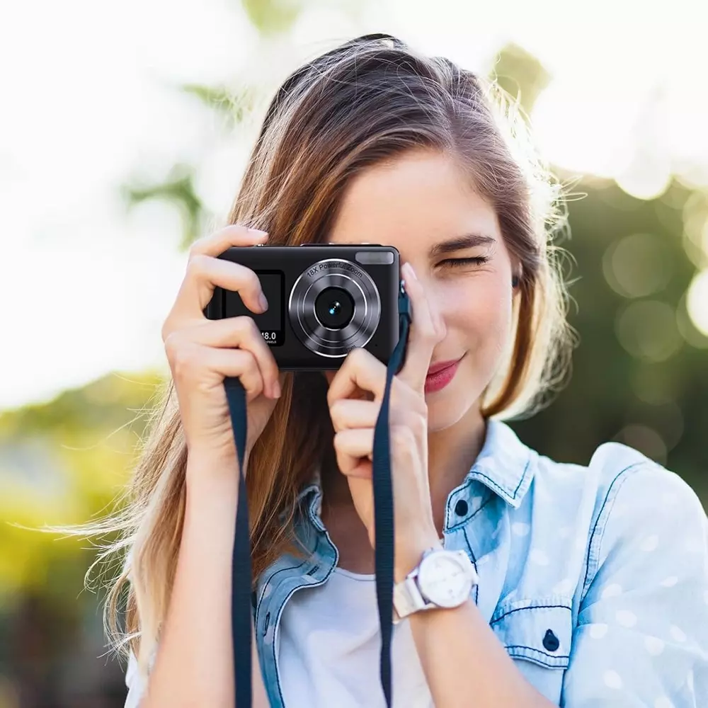 Divine 4K Digital Camera 48MP 18X Powefull Zoom with Dual Screen, 64 GB SD Card and Built-in Batteries DDC-75