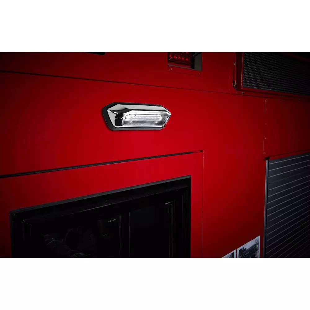 nikkei-interior-light-side-7330316