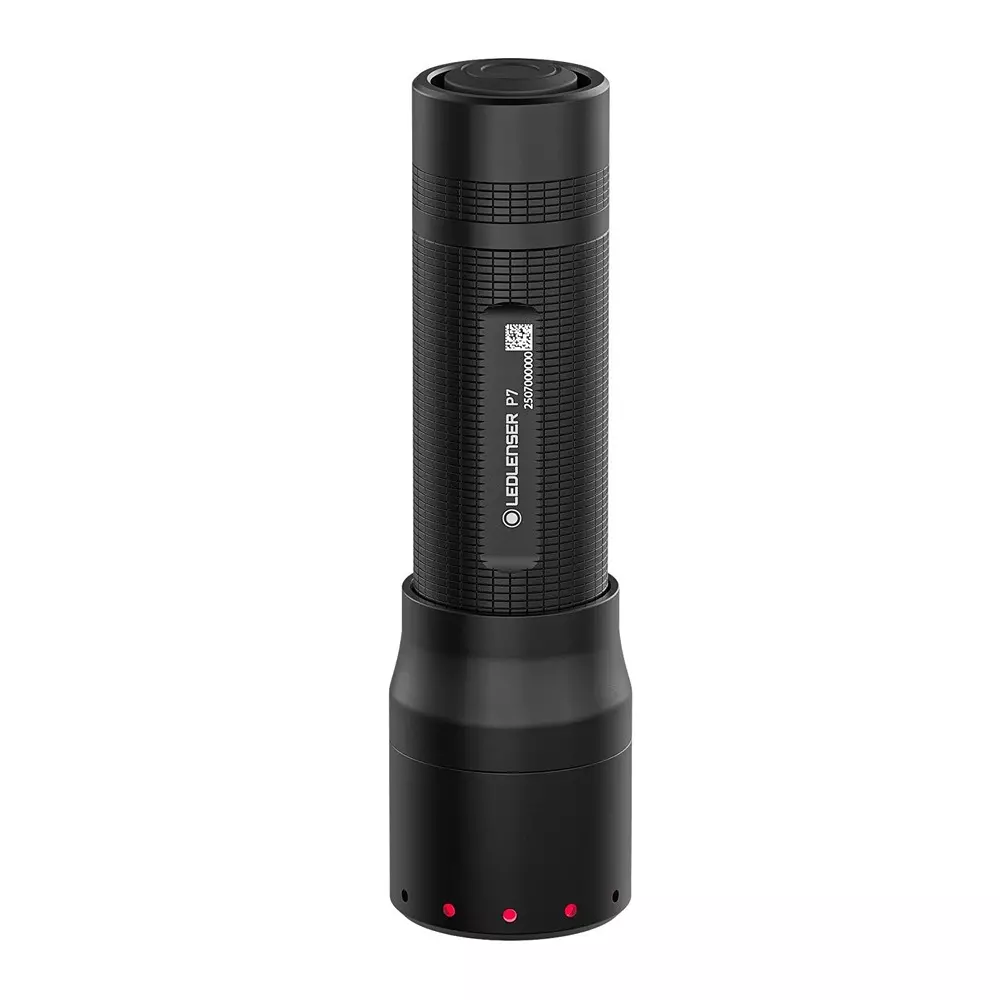led-lenser-flash-light-black-color-650-lm-maximum-luminous-flux-and-400-m-beam-distance-p7-new