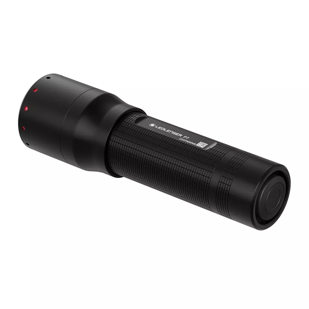 led-lenser-flash-light-black-color-650-lm-maximum-luminous-flux-and-400-m-beam-distance-p7-new